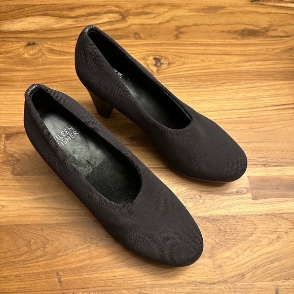 Eileen Fisher Vero Cuoio Slip On Stretchy Heels Pumps Women’s Size 6.5 Black - Picture 1 of 10